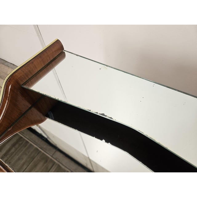 Brown Art Deco Bedside Tables in Walnut Burl with Mirrored Shelves and Brass Handles, 1950, Set of 2 For Sale - Image 8 of 18