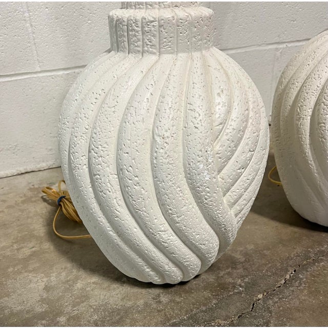 1980s Pair of Vintage Post-Modern White Swirling Plaster Table Lamps For Sale - Image 5 of 9