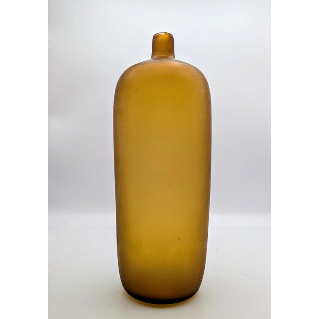 Venini “Velato” vase, model 515.1, designed and produced in Murano, Italy, around 1970. Rendered in the rare "thé" (tea)...