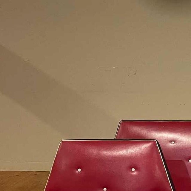 Furniture - Set of vintage sofas. Portuguese; circa 1950 in red and black nappa leather. Dimensions: (largest) 87 cm x 150...
