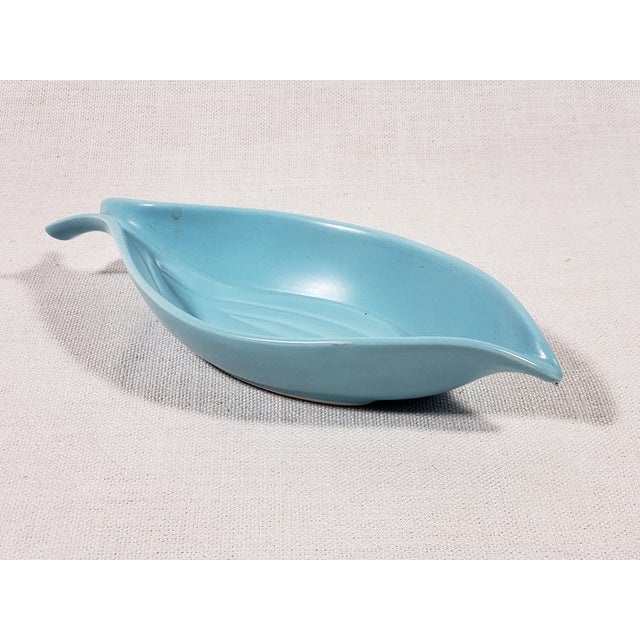 Vintage Original Mid-Century Modern Ceramic Leaf (Fish Tail) Gravy Dish (Made in California) For Sale - Image 4 of 6