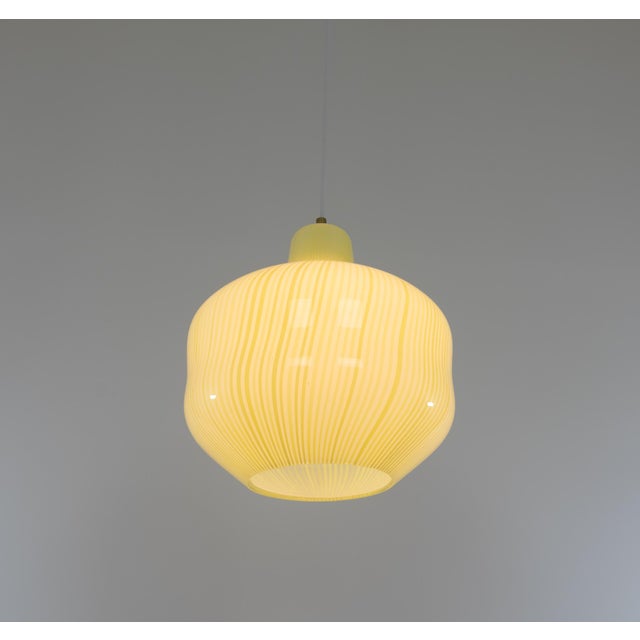 White Hand-Blown Murano Glass Pendant by Massimo Vignelli for Venini, 1950s For Sale - Image 8 of 9