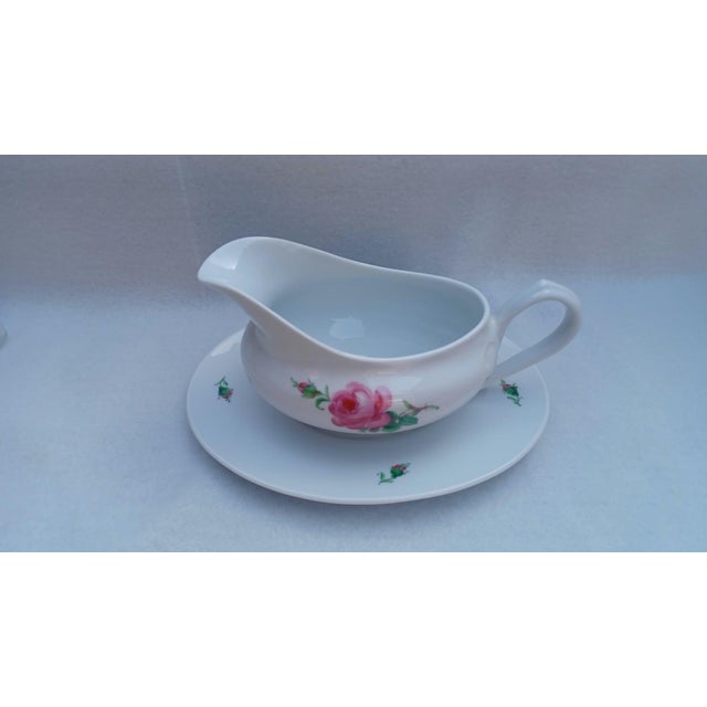 20th-Century Meissen Porcelain Gravy Sauce Boat with Attached Underplate in 'Pink Rose' Pattern About This Piece This...