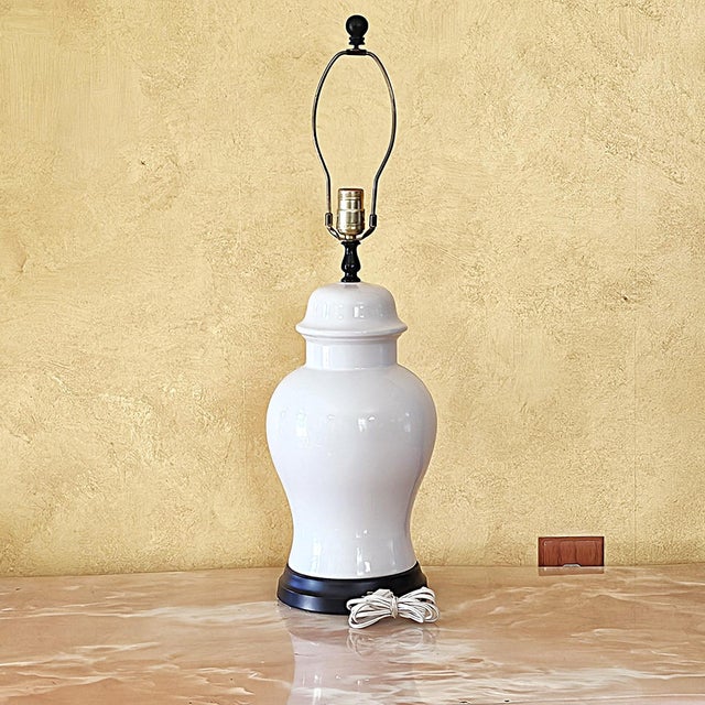 Metal Vintage White Ceramic Chinoiserie Temple Jar Table Lamp With Black Base For Sale - Image 7 of 18