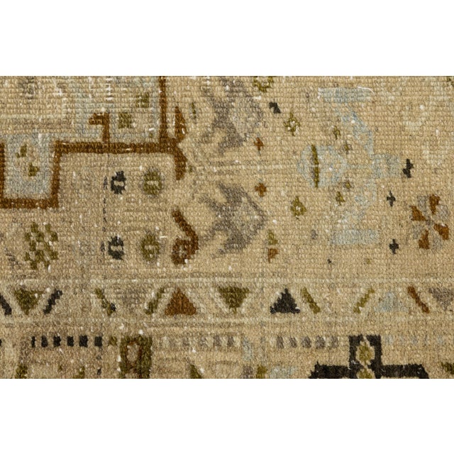 Sand Antique Heriz Serapi Wool Runner – Neutral Geometric Hallway Gallery Runner 3x11 For Sale - Image 8 of 9