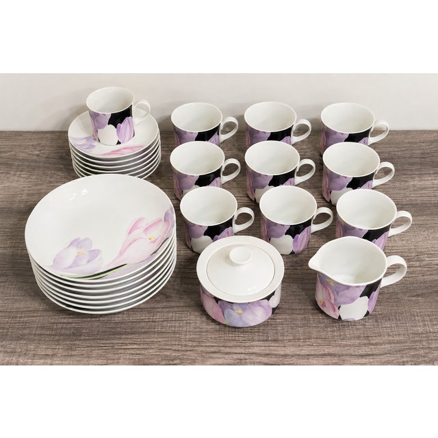 1970's Vintage Mikasa Vogue L1052 Fine Porcelain Floral Dinnerware Set - 26 Pieces For Sale In Tampa - Image 6 of 8
