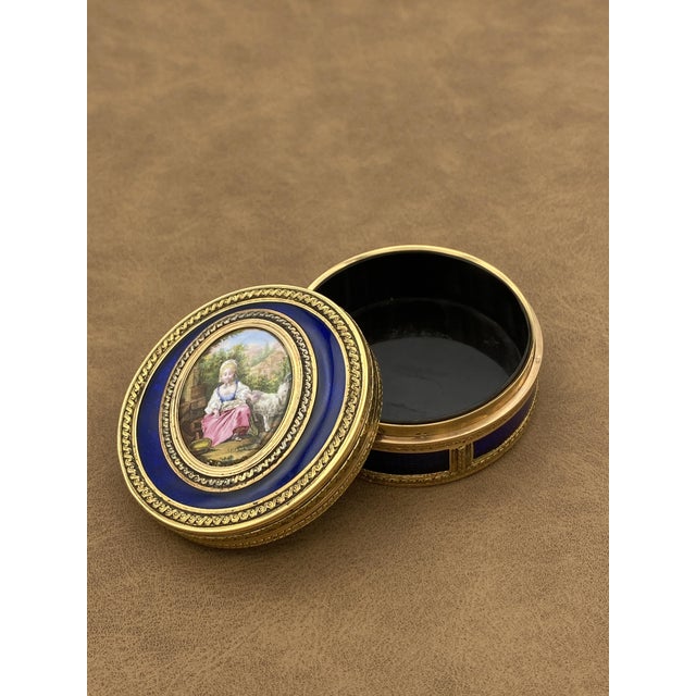 Metal 18th Century Circular Snuffbox in Gold, Enamel and Miniature with Bucolic Scene, 1800s For Sale - Image 7 of 11
