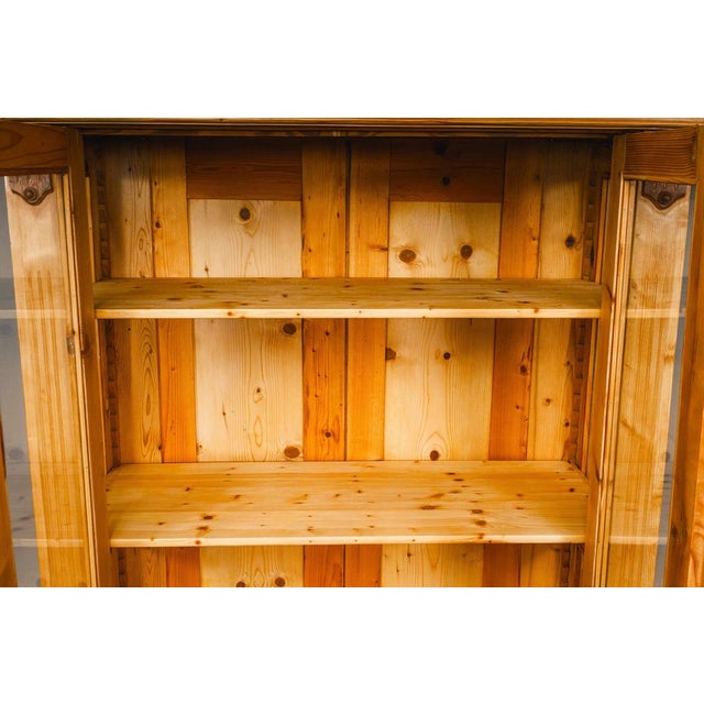 Display Cabinet in Pine, 1800s For Sale - Image 13 of 18