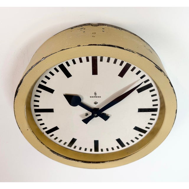 Vintage Industrial Factory Wall Clock from Siemens, 1950s For Sale - Image 4 of 18