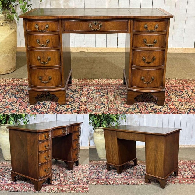 English desk from the 1950s in mahogany with a leather top - W=1.15m D=53cm H=75cm