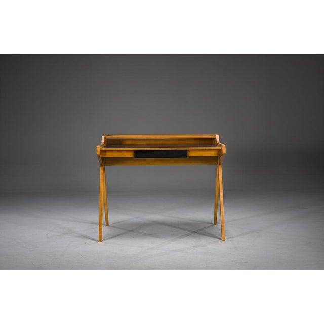 A wonderful project by the respected designer - Helmut Magg. The desk is made of walnut veneer and has been refreshed,...