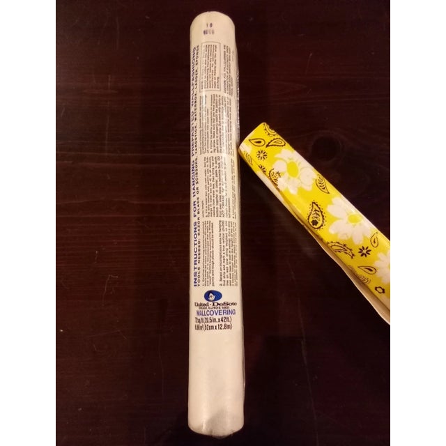 1970s United DeSoto Yellow Daisy Paisley 1970s Vintage Wallcovering For Sale - Image 5 of 9