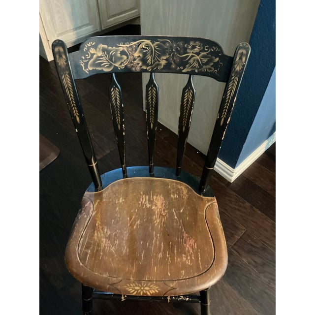 1970s L Hitchcock Cloverleaf Table and 8 Chairs and Two Leaves For Sale - Image 11 of 15