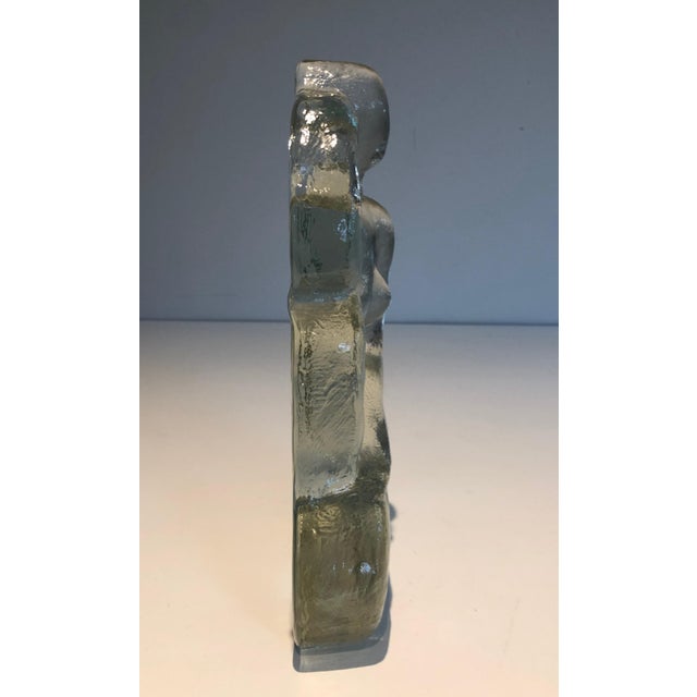 This very nice sculpture representing a naked woman posing is all made of glass. This is a French work in the Art Deco...