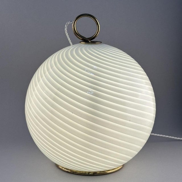 White Filigrana Glass Table Lamp from Venini, Italy, 1960s For Sale - Image 4 of 9