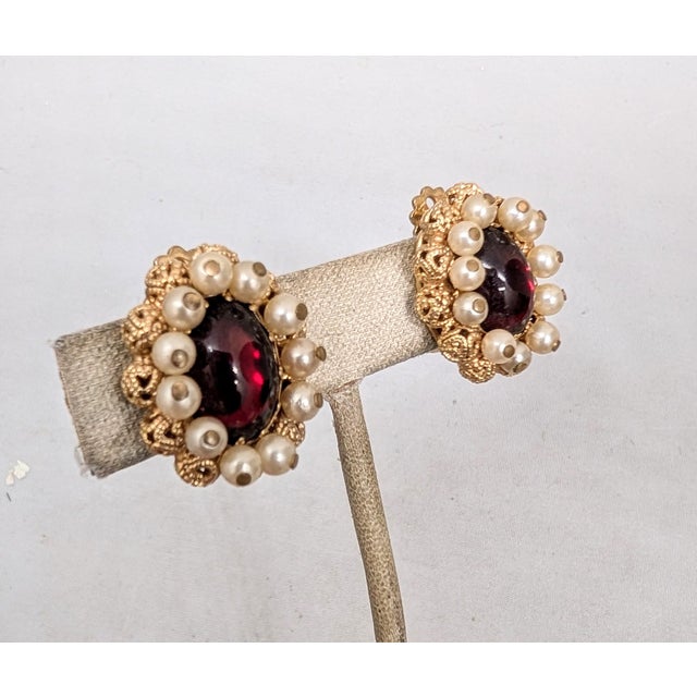 Mid-Century Modern Vintage 1950s Signed Hattie Carnegie Cabochon Faux-Garnet & Faux-Pearl Dangles Clip Earrings-2 Pieces For Sale - Image 3 of 7