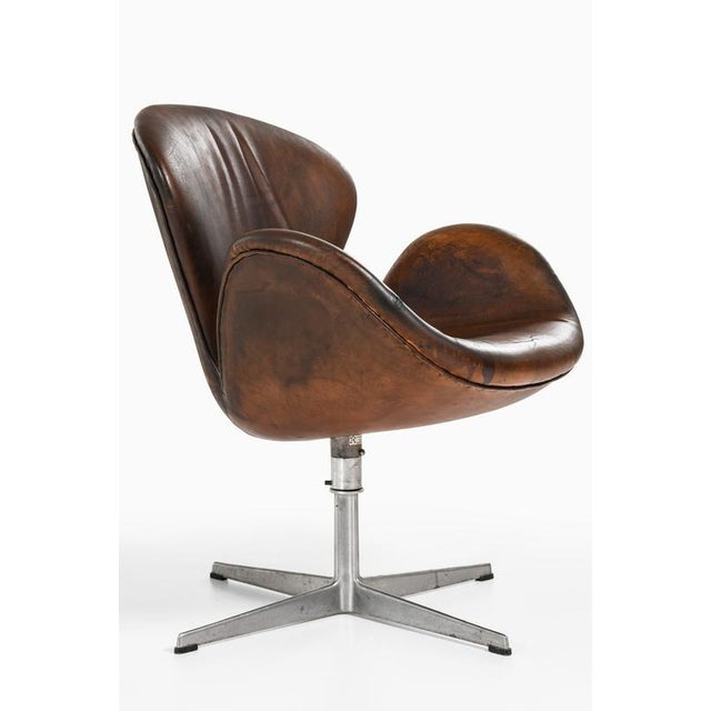 1970s Easy Chairs in Aluminium and Leather by Arne Jacobsen, 1970s, Set of 2 For Sale - Image 5 of 13