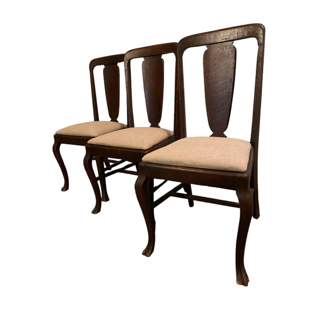 Queen Anne Arts & Crafts Queen Anne Style Oak and Lee Jofa Linen Dining Chairs, Set of 3 For Sale - Image 3 of 13