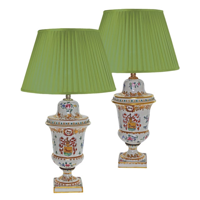 Mid 20th Century Pair of Vintage French Armorial Samson Porcelain French Décor Chinese Export Style Table Lamps For Sale - Image 5 of 14