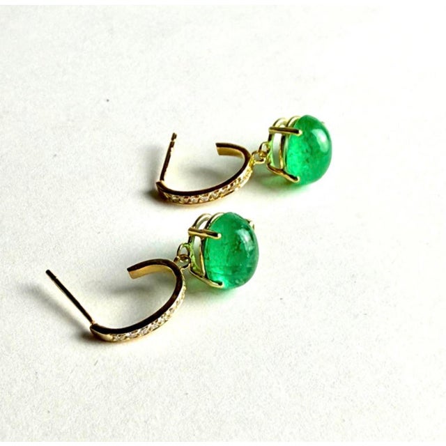 14k Yellow Gold Hoop Drop Earrings With Cabochon Emeralds & Diamonds, A Pair For Sale In New York - Image 6 of 8