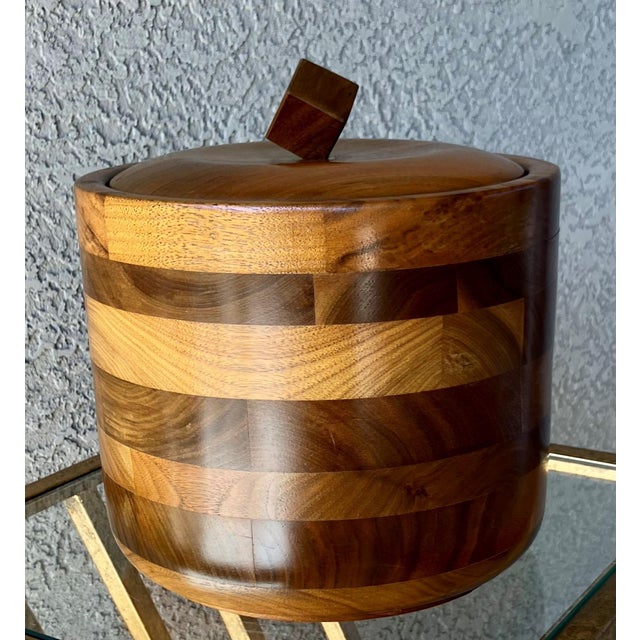 Mid-Century Modern Circa 1970/1980 Sleek & Chic Walnut Wood Ice Bucket With Attached Insulated Glass Insert For Sale - Image 3 of 18