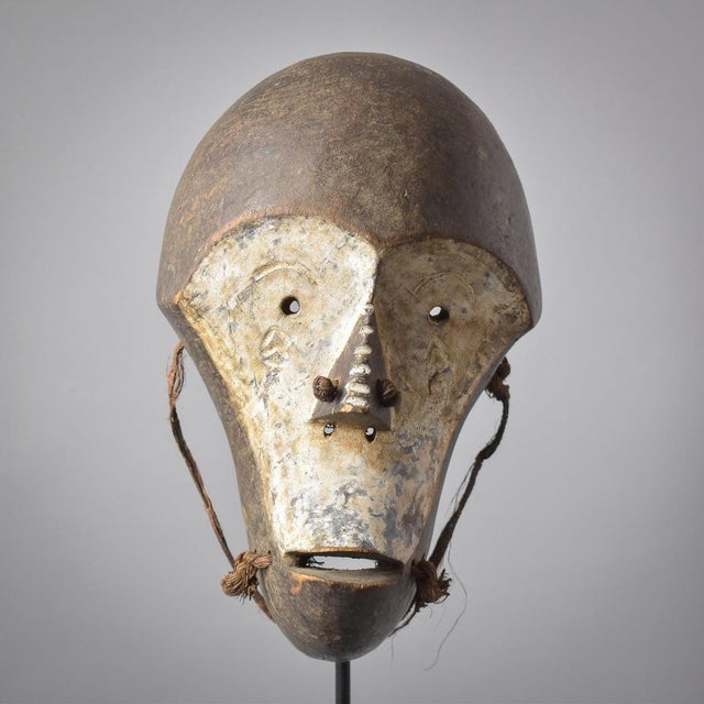 Early 20th Century Ngbandi Mask on Custom Stand For Sale In Denver - Image 6 of 9