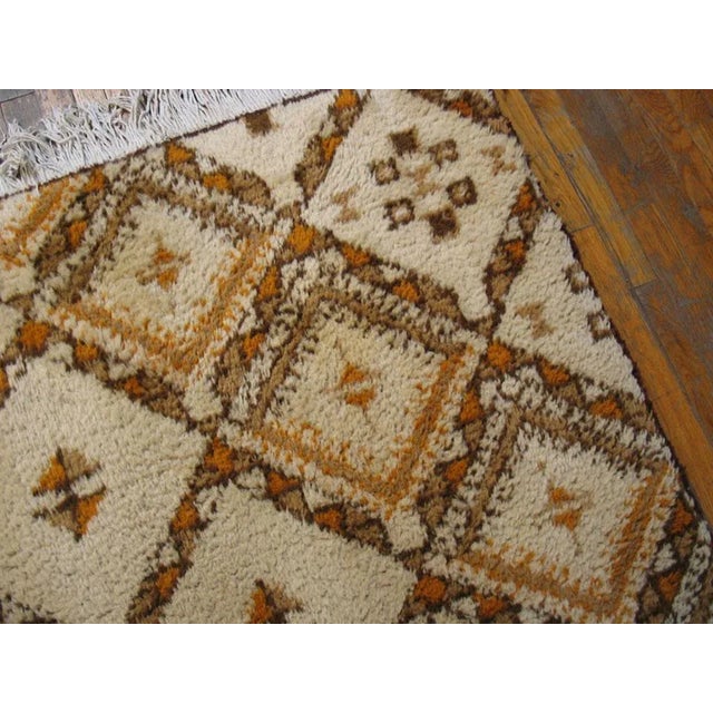 1970s Vintage 1970s Moroccan Rabat Carpet ( 9' x 11'10" - 275 x 360 ) For Sale - Image 5 of 6