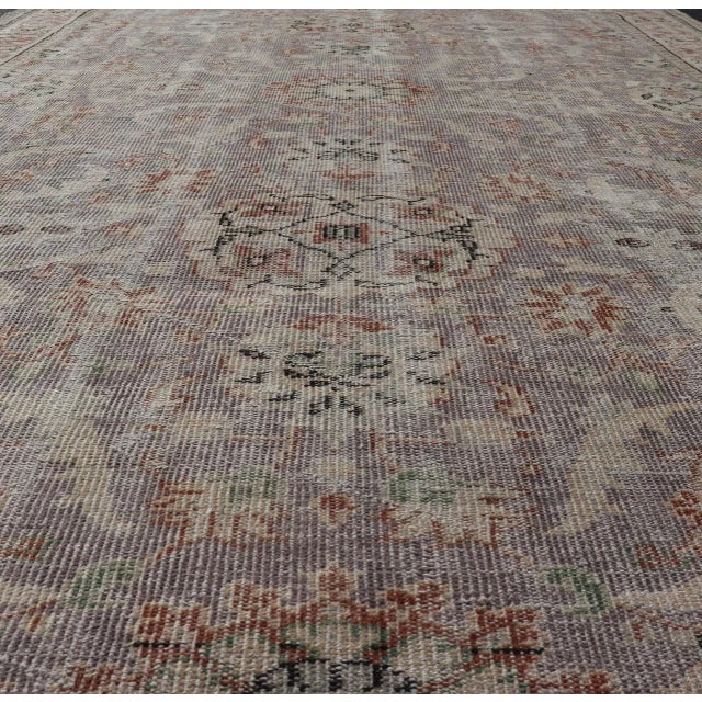 Turkish Mid 20th Century Vintage Turkish Distressed Oushak Rug With All-Over Floral Design in Lilac Color For Sale - Image 3 of 13