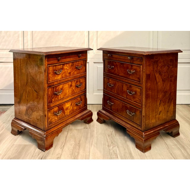 Pair of Mid-Century Georgian Revival Burr Walnut Bachelor's Chests Nightstands For Sale - Image 4 of 18