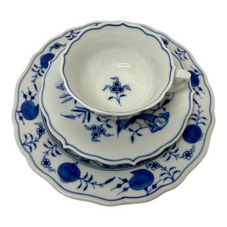 Antique Meissen Porcelain Blue Onion 3-Piece Trio– Cup, Saucer, & Plate – First Quality For Sale