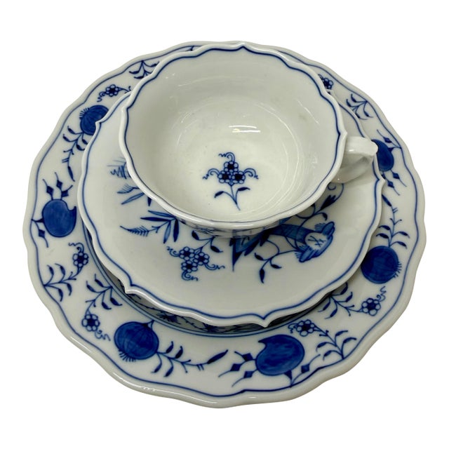 Antique Meissen Porcelain Blue Onion 3-Piece Trio– Cup, Saucer, & Plate – First Quality For Sale