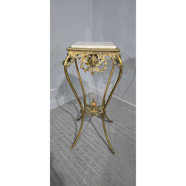 Very nice Victorian brass jardinere stand with white marble top, marble finial to the undertier, in very good overall...