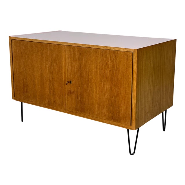 Mid-Century Modern Chest of Drawers in Oak For Sale