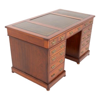 Antique Victorian Pedestal Desk in Mahogany, 1860 For Sale