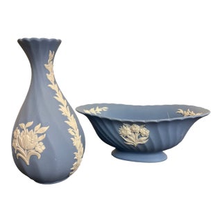 Vintage Wedgwood Vase and Tub - A Set For Sale