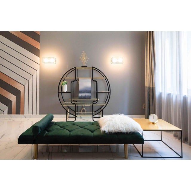 Metal Hollywood Regency Sculptural Circular Étagère in Blackened Steel, Gold-Plated Metal and Glass, 1970s For Sale - Image 7 of 8