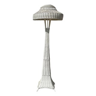 1940s Postmodern Shabby Chic White Wicker Tropical Splay Foot Base Floor Lamp W/ Shade For Sale