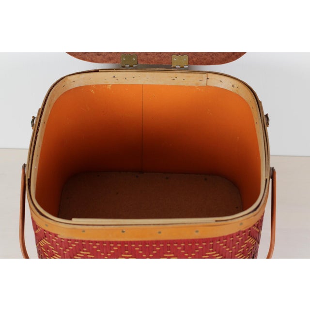 1950s Mid-Century Red Woven Picnic Basket With Lid and Handles For Sale - Image 5 of 17