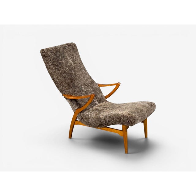 1960s Jio Möbler, Chaise Lounge, Gray Shearling, Elm, Sweden, 1960s For Sale - Image 5 of 13