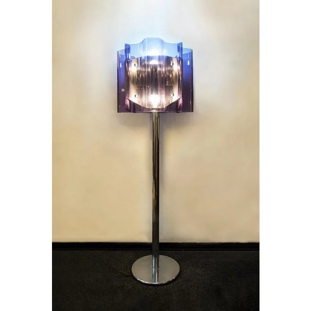 Ground lamp with steel structure and chromed metal, purple acrylic glass lampshade. Space Age style Italian production...