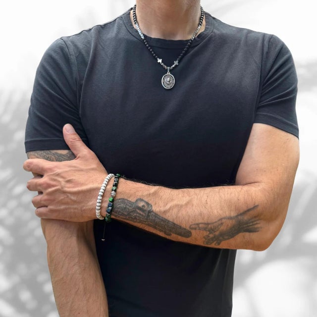 Men's White Howlite & Silver Hematite Beaded Adjustable Bracelet For Sale In Miami - Image 6 of 7