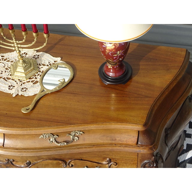 Hollywood Regency Louis XV Style Chest of Drawers in Walnut, 1950s For Sale - Image 3 of 18