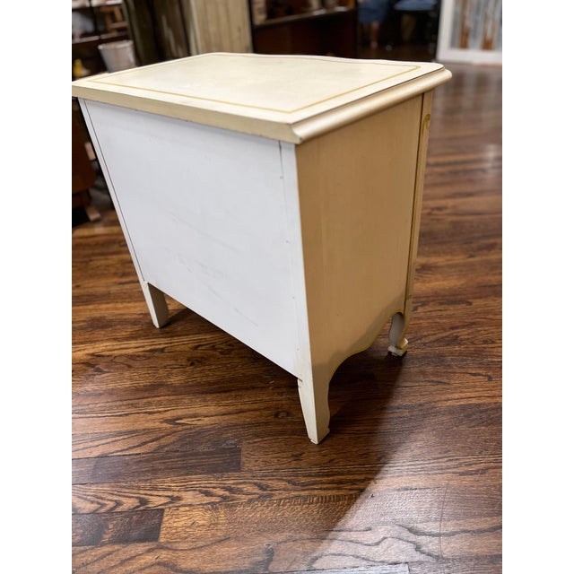 French Provincial 1970s Attributed Drexel Commode Cabinet For Sale - Image 3 of 7