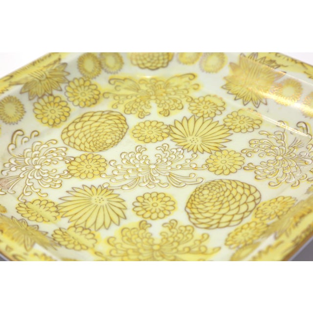 1970s Vintage Chinese Chinoiserie Yellow & Gold Octagonal Porcelain Tray With Chrysanthemums For Sale - Image 5 of 8