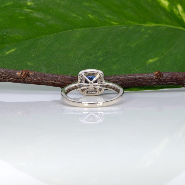 Blue Tanzanite Estate Ring With Natural Diamond Accents: Solid 14k Gold, Round 5mm, Size 6.75 For Sale - Image 8 of 8