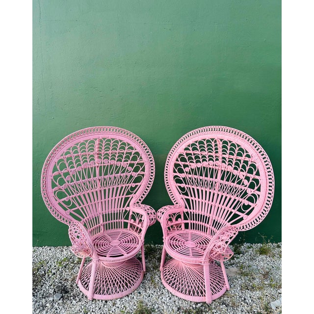 Fabulous vintage peacock chairs in a beautiful shade of pink flamingo color. Perfect indoor or a cover area outdoor....