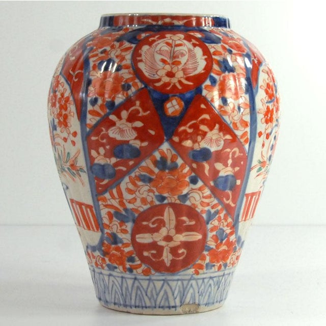 Japanese Ceramic Hand Painted Imari Vase, 1890s, in Good conditions. Designed 1890 to 1919