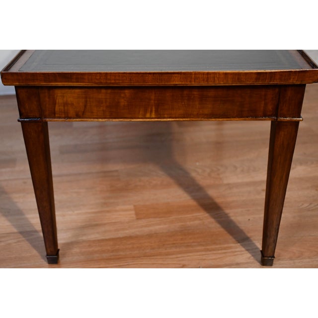 We are pleased to offer this beautiful English Regency coffee table, from the 1930s. This table is made of Mahogany wood,...