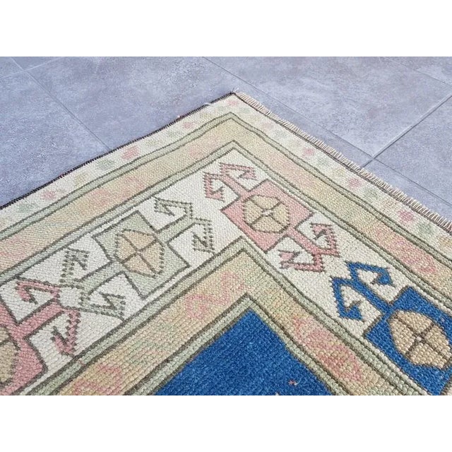 1960s Turkish Rectangular Vintage Rug For Sale - Image 9 of 11