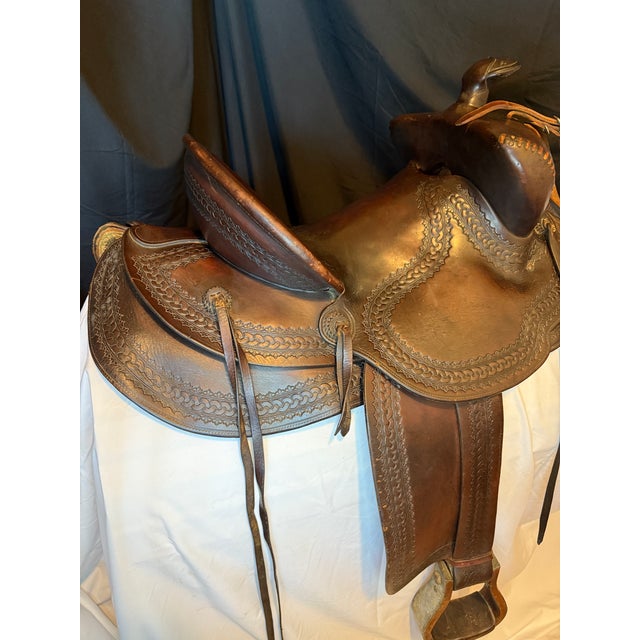 1940s Keyston Bros 1940s Vintage American Western "BearTrap" Saddle For Sale - Image 5 of 11